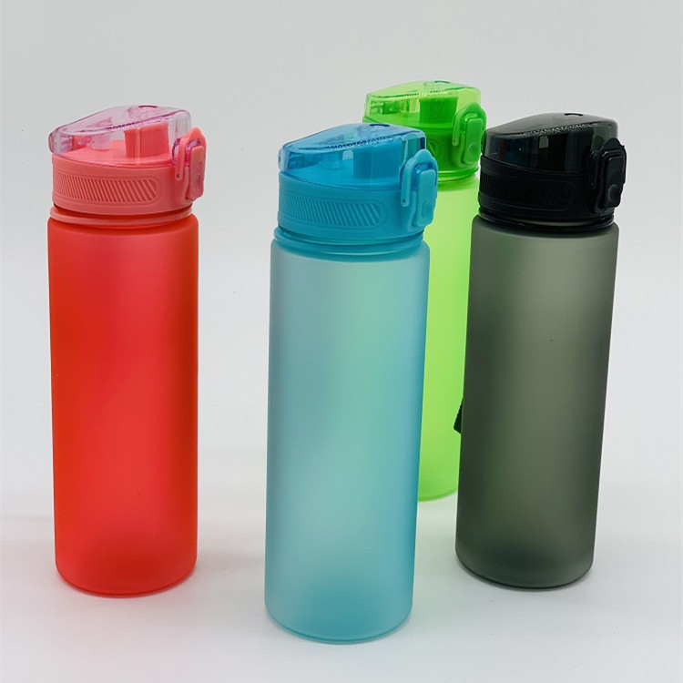Personalizza bottiglia d'acqua - Sports Equipment With Names recensione e prezzo