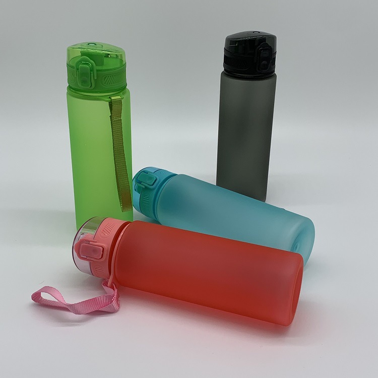 Personalizza bottiglia d'acqua - Sports Equipment With Names recensione e prezzo